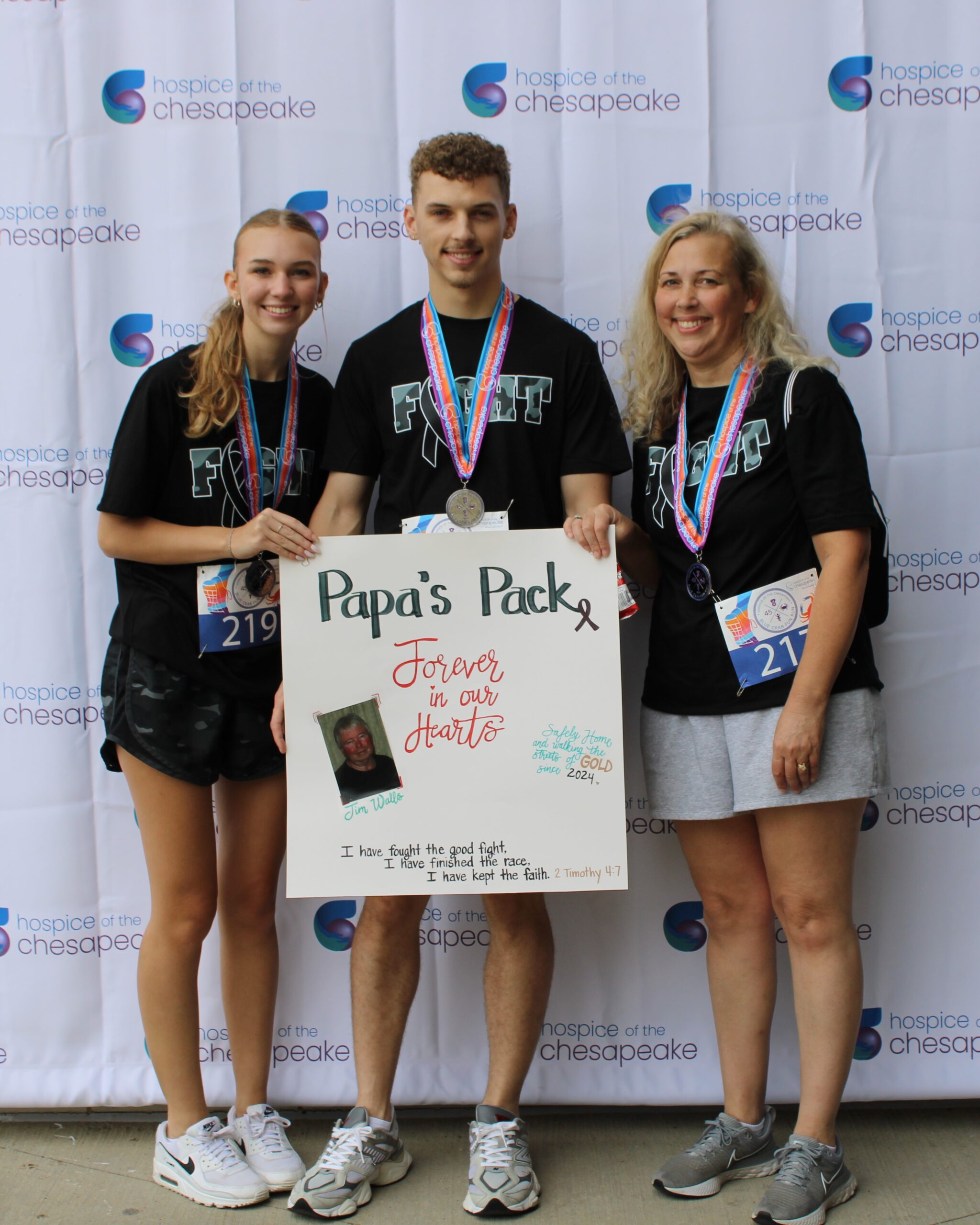 Blue Crab Fun Run Step and Repeats with Medals (10)